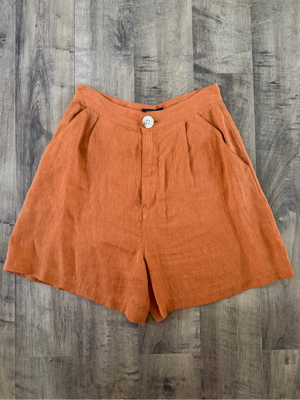 & Other Stories Pleated High-Waist Rust-Orange Linen Shorts
